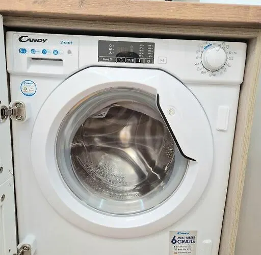 Нощувка със закуска (B & B) The Little Варна